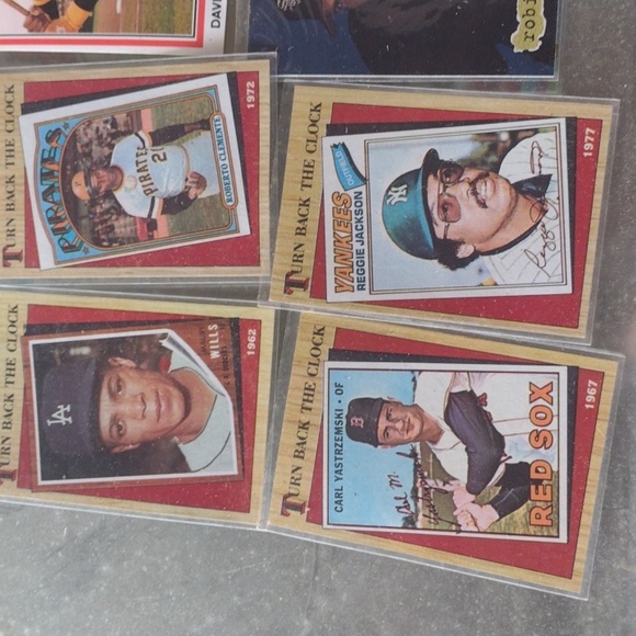 Assorted Baseball Trading Cards Collection - Picture 2 of 7